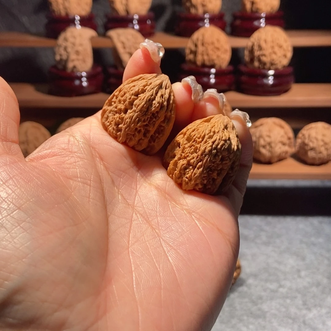 核桃把件平**淡全品28红宝石密纹手捻