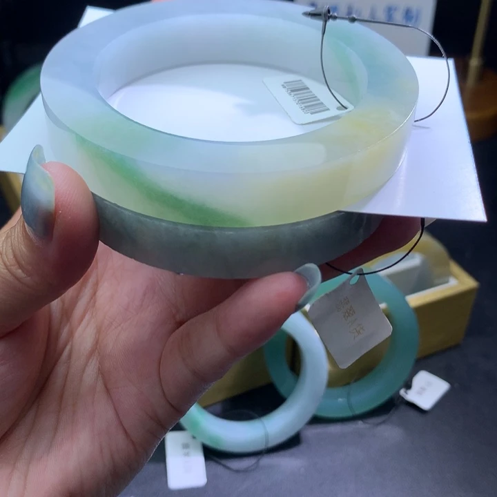 未镶嵌翡翠手镯定制翡翠