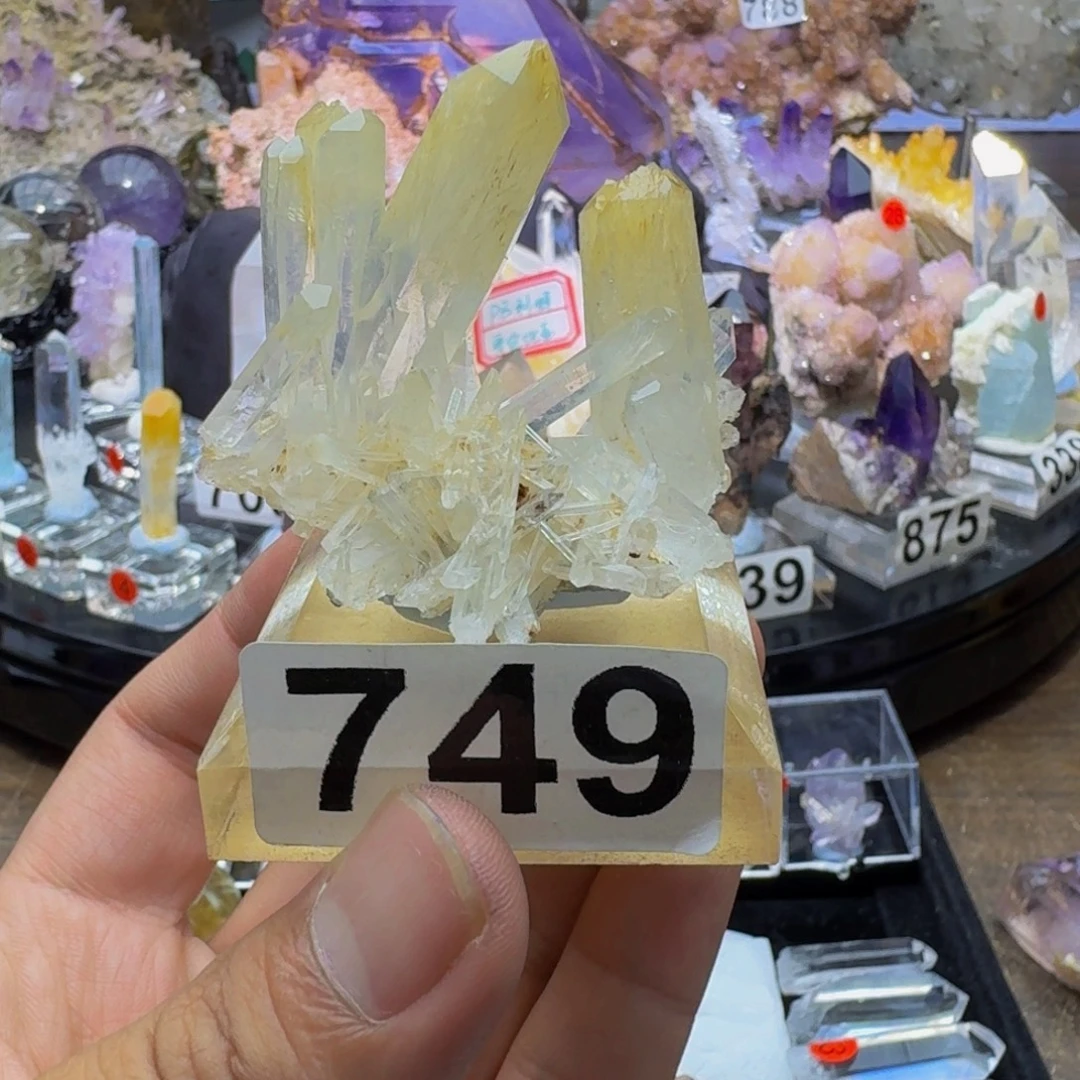 小***梨未镶嵌珠宝半成品水晶