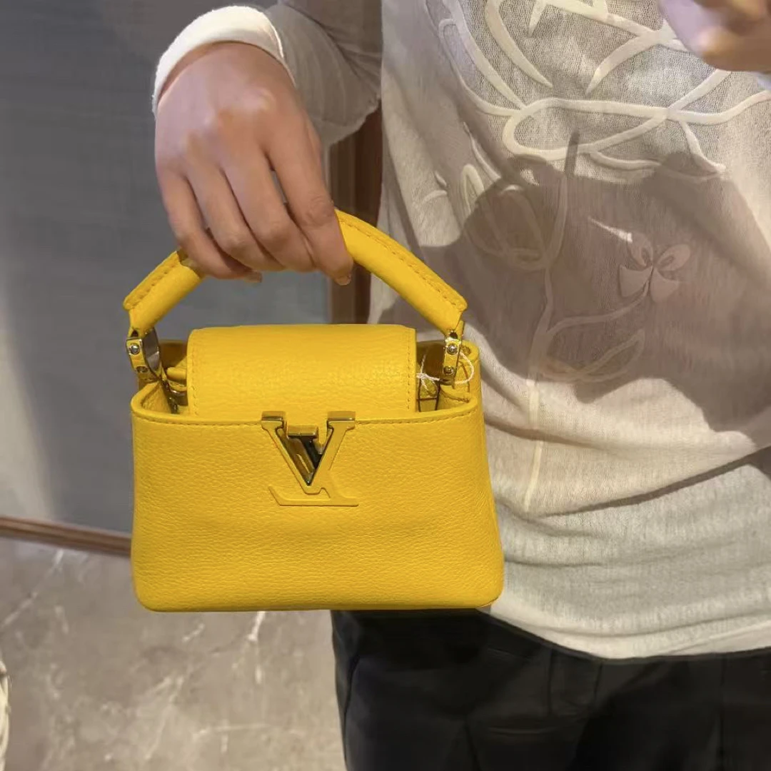 95新 LouisVuitton/路易威登 展会外场！黄色全皮mini cap包