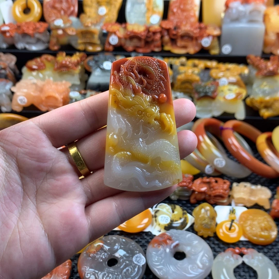 石英质玉（黄龙玉）未镶嵌挂件