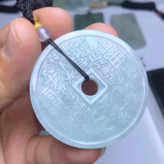 李****翡翠未镶嵌颈饰翡翠