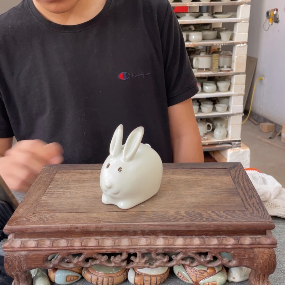 瓷片月白釉聪明兔