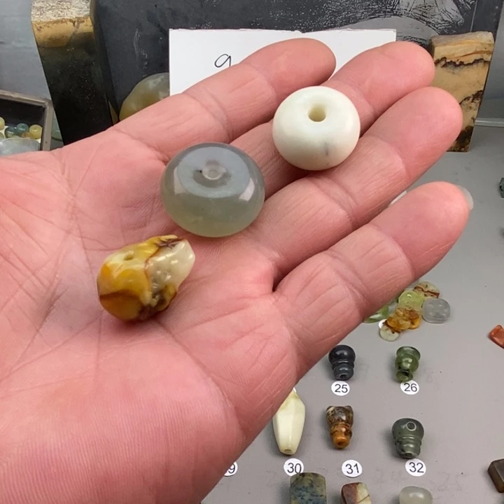 ***蛇纹石玉未镶嵌文玩百搭配饰