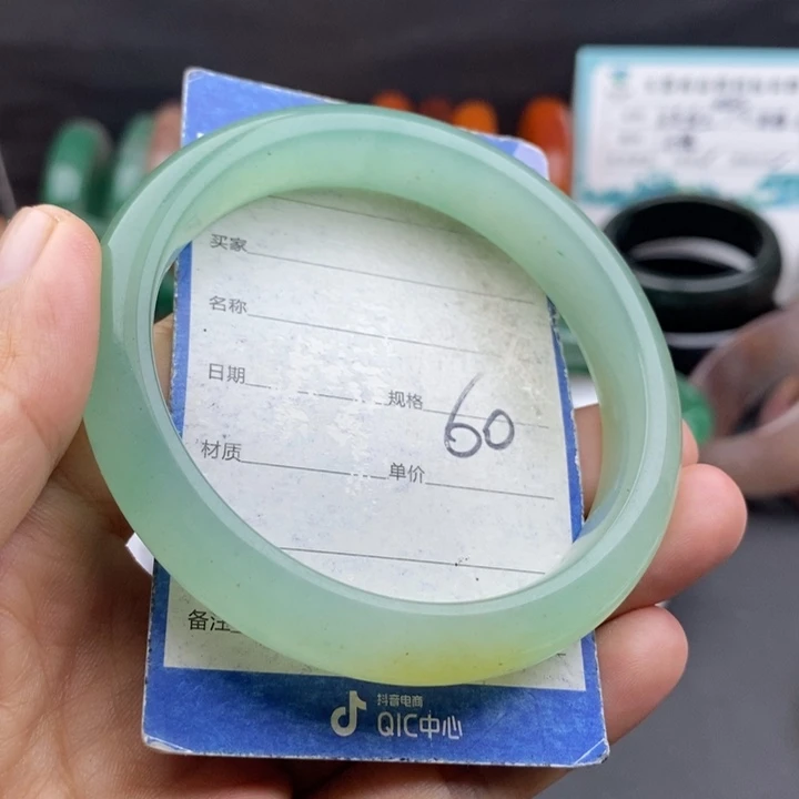 未镶嵌手镯石英质玉