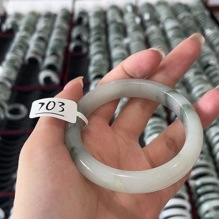 未镶嵌手镯石英岩玉