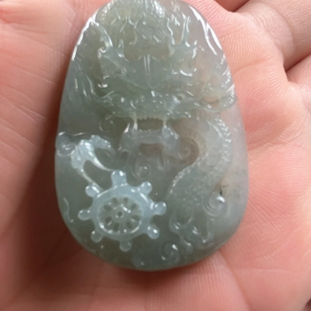 翡翠未镶嵌颈饰龙牌