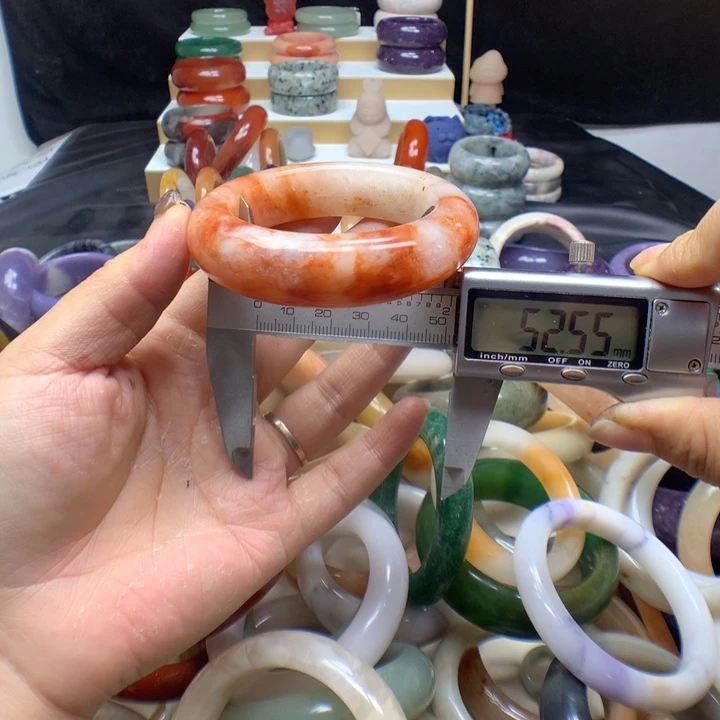 未镶嵌手镯石英质玉