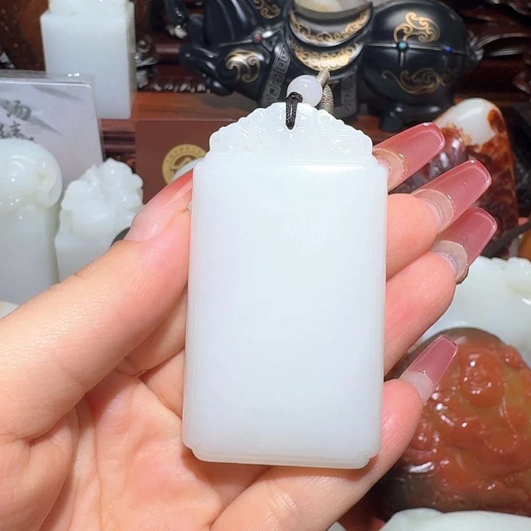 透闪石质玉未镶嵌挂件