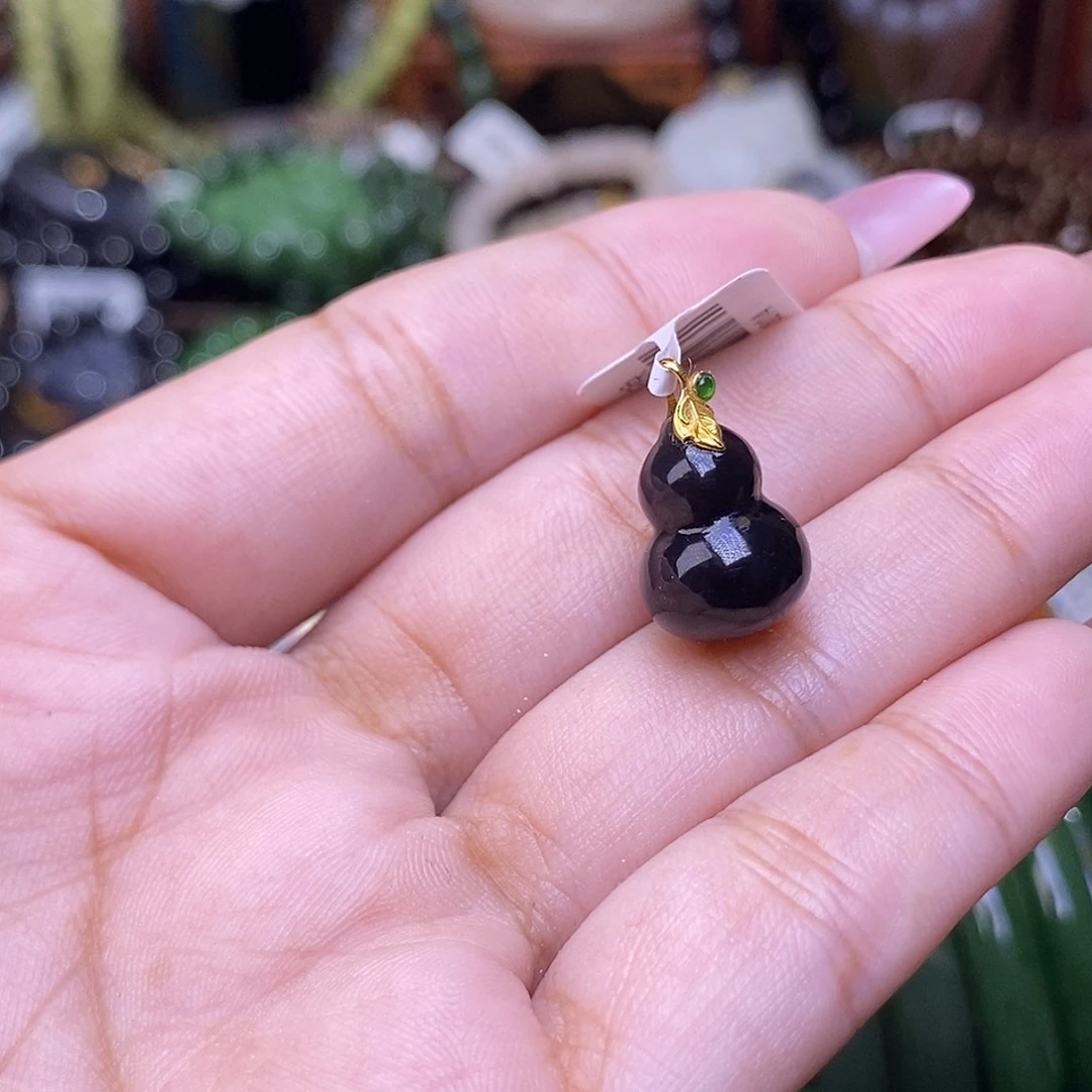 和田玉未镶嵌颈饰浓烟紫帝王紫老矿料金镶葫芦