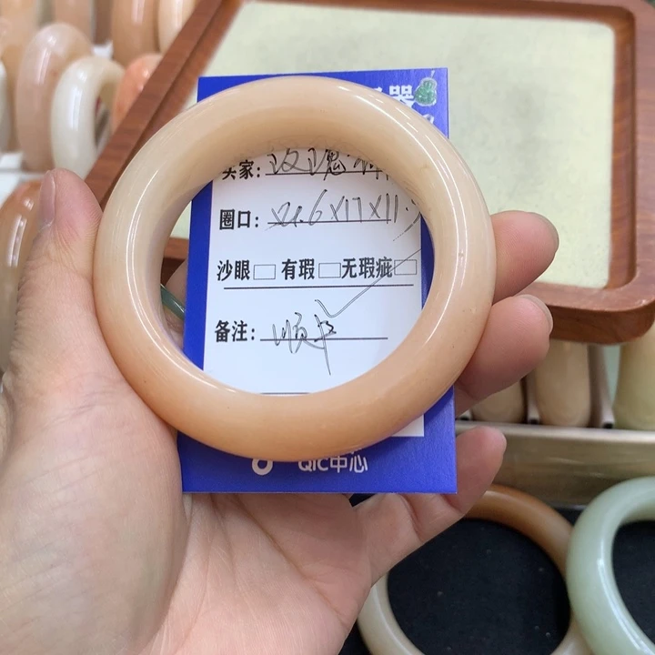 石英质玉手镯未镶嵌