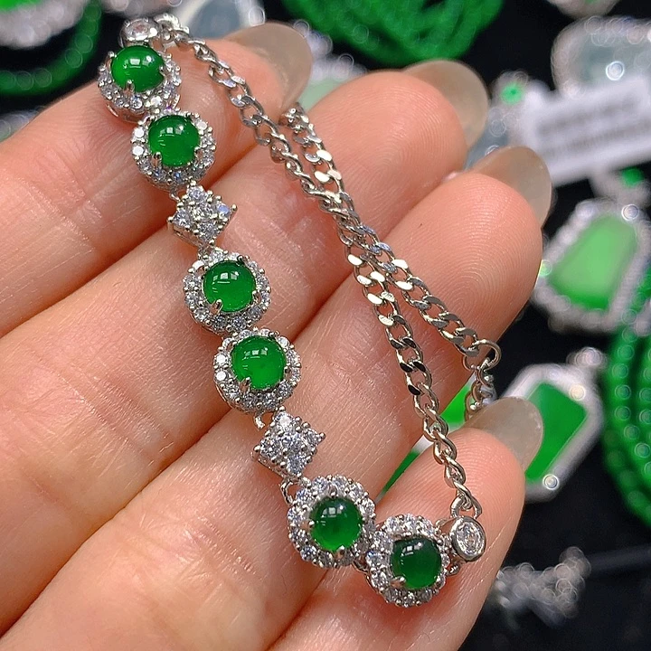 翡翠颈饰未镶嵌翡翠