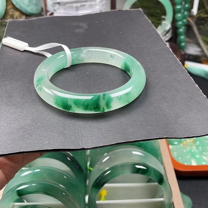 未镶嵌手镯石英质玉