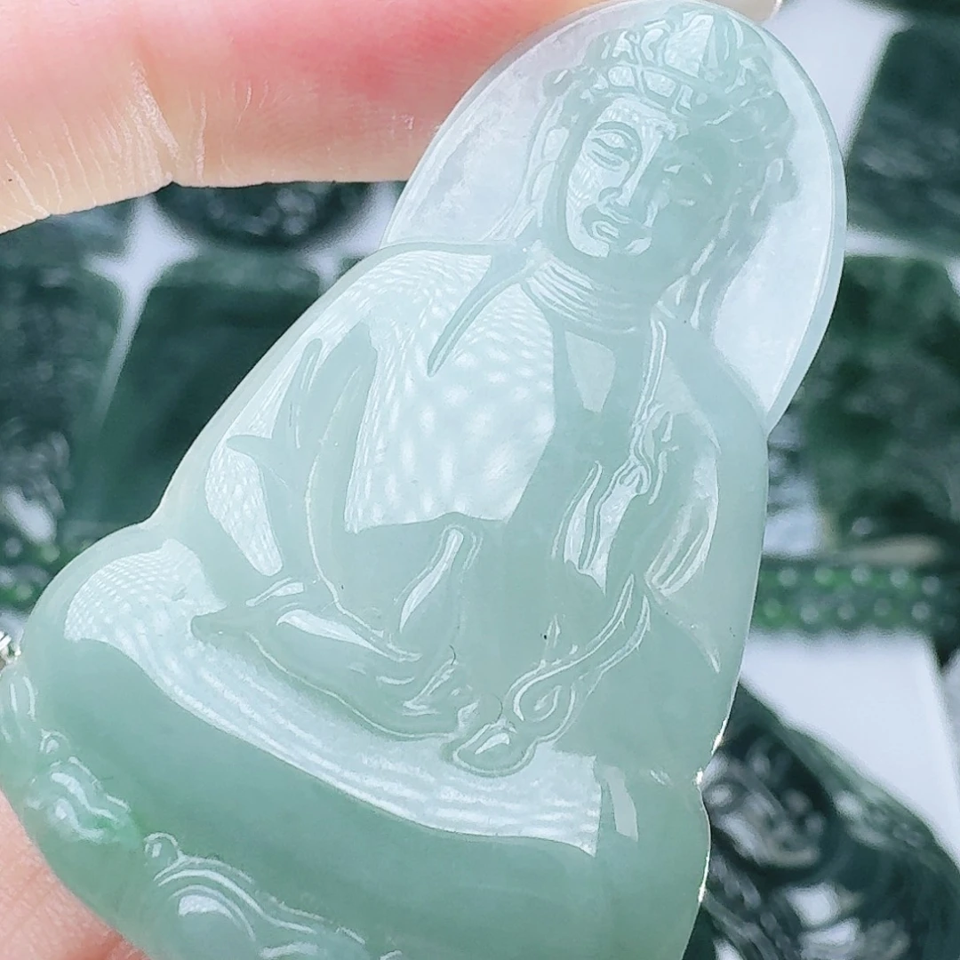 翡翠未镶嵌颈饰多样性发其一