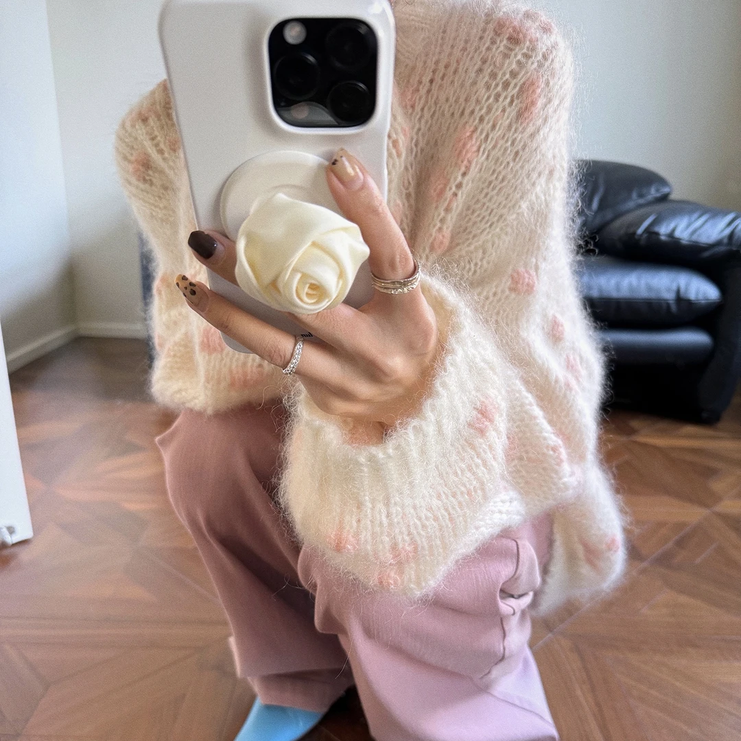 Vane | 马海毛柔焦皮雾粉立体波点毛衣