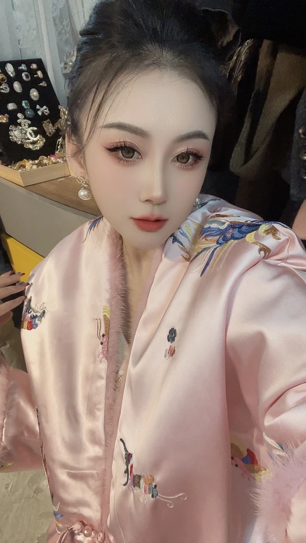刺绣重工拜年服L码大版