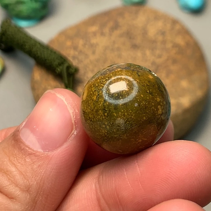 绿松石未镶嵌颈饰