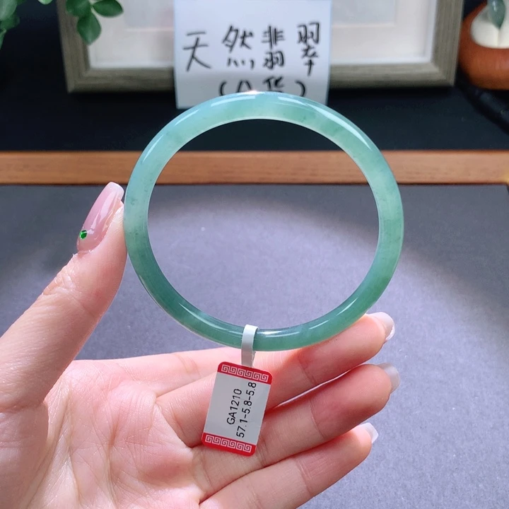 翡翠手镯未镶嵌天然翡翠手镯