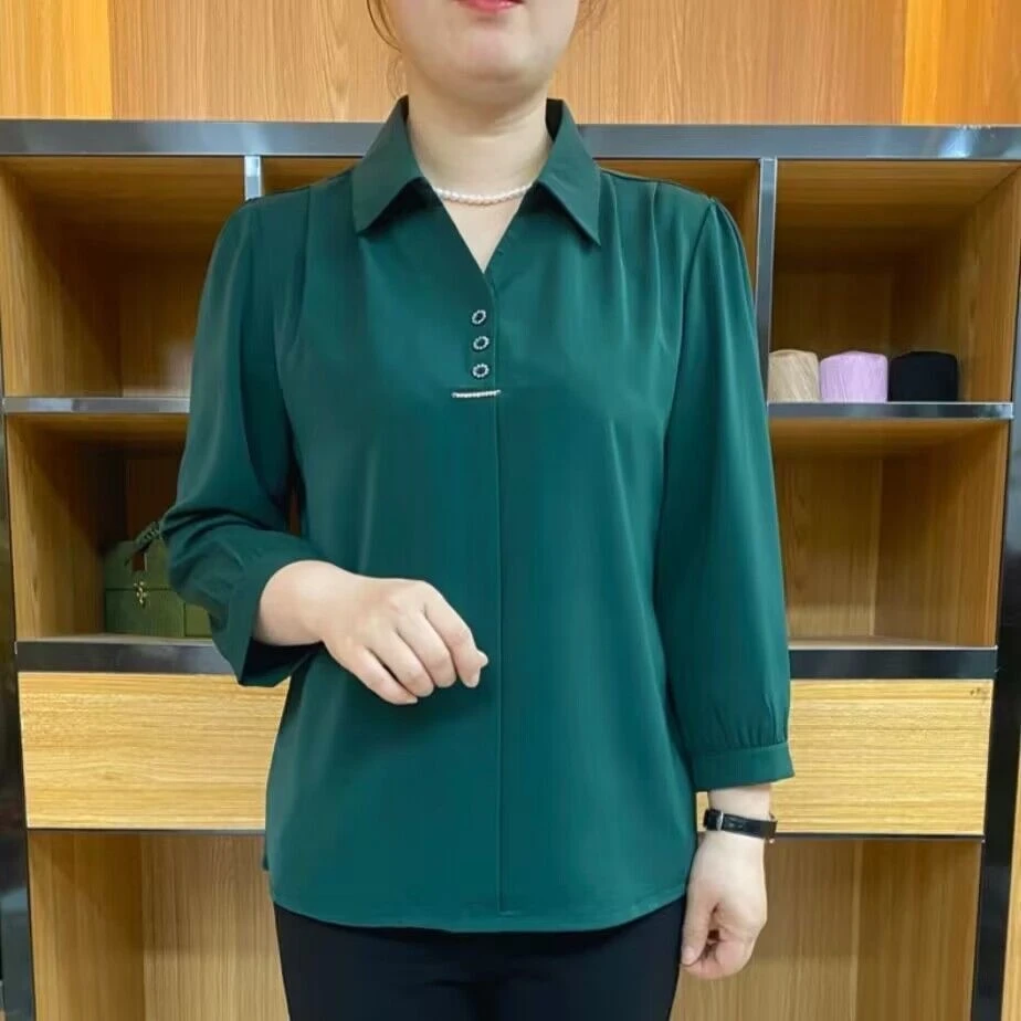 2025秋季新款纽扣宽松型纯色中老年女装七分袖小衫妈妈装时尚百搭