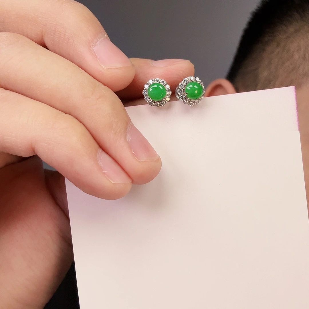 翡翠颈饰未镶嵌一对