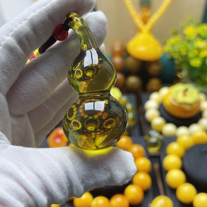 大***士琥珀未镶嵌颈饰吊坠