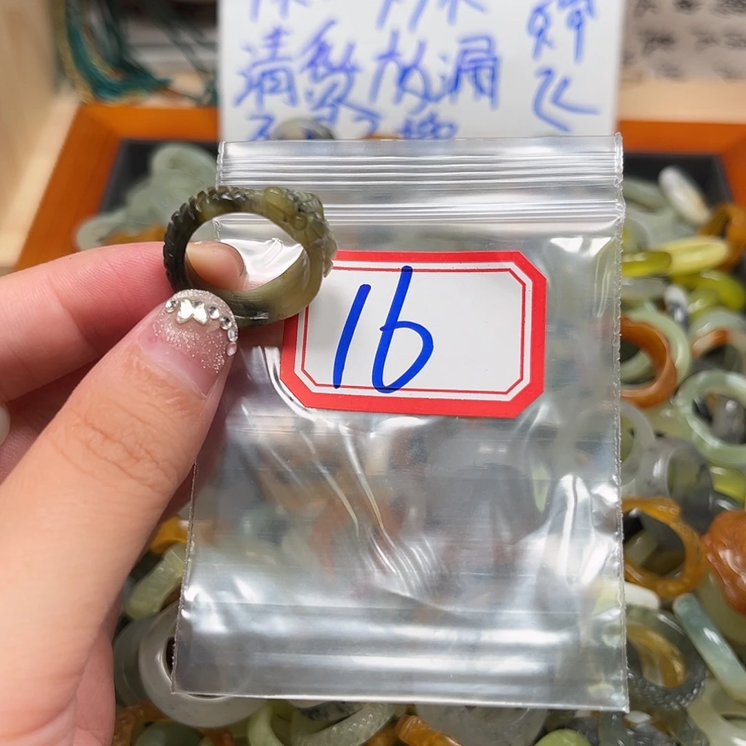 S***s未镶嵌蛇纹石玉珠宝奇石