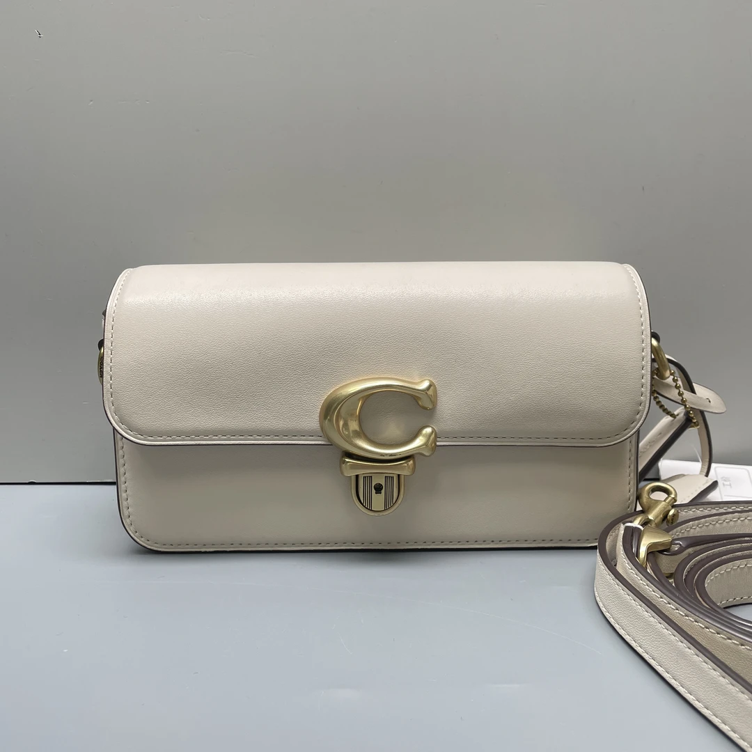 95新 COACH/蔻驰 Studio20白色斜挎包20x11x6cmM091409