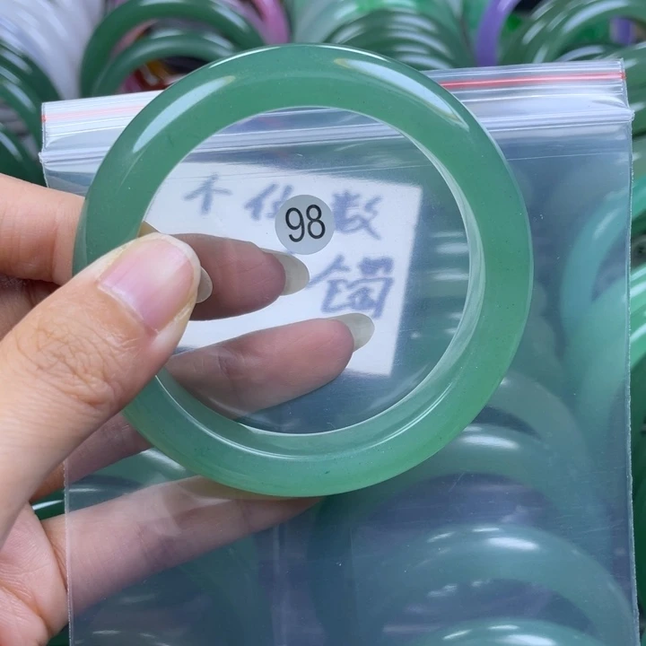 未镶嵌手镯石英岩玉57