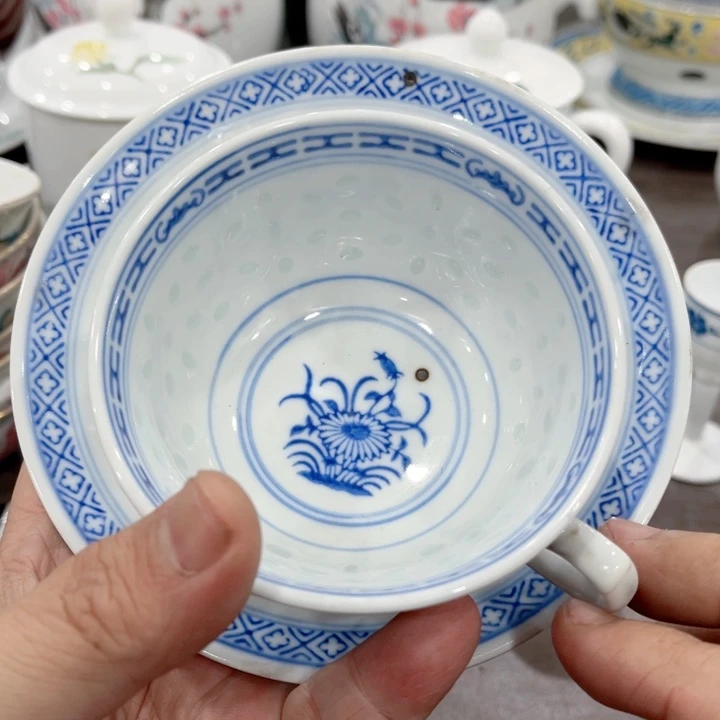 壶釉下五彩的瓷器和瓷器