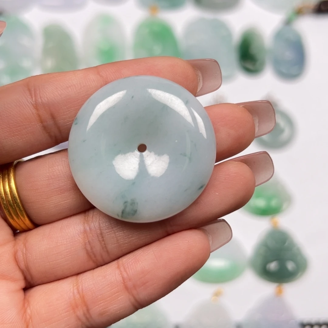 翡翠未镶嵌颈饰平安扣