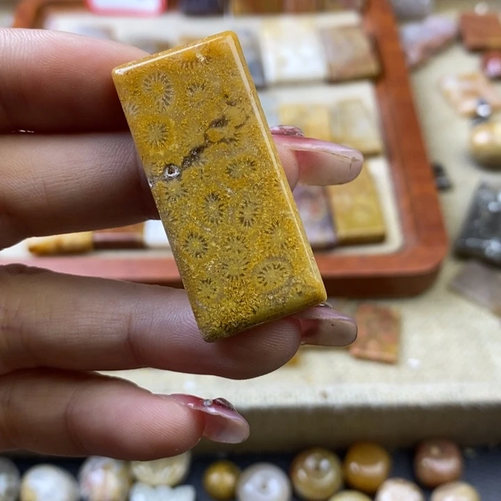 石英岩玉合金颈饰