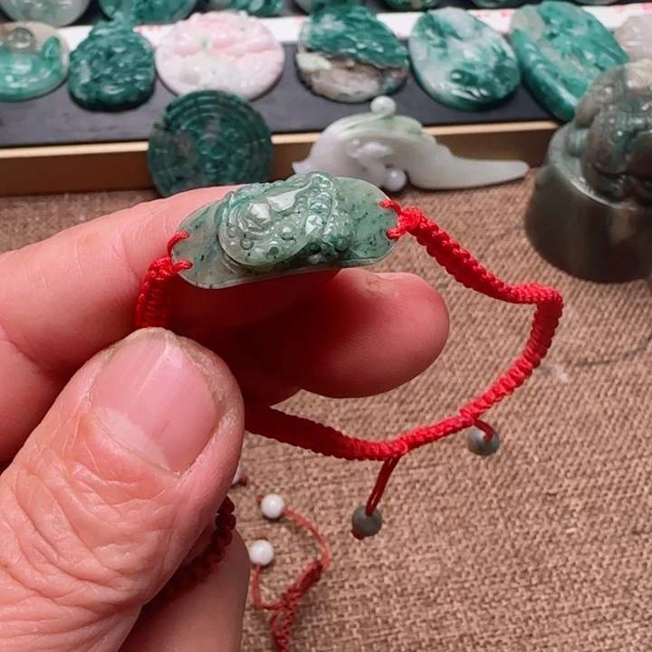 独山玉未镶嵌颈饰