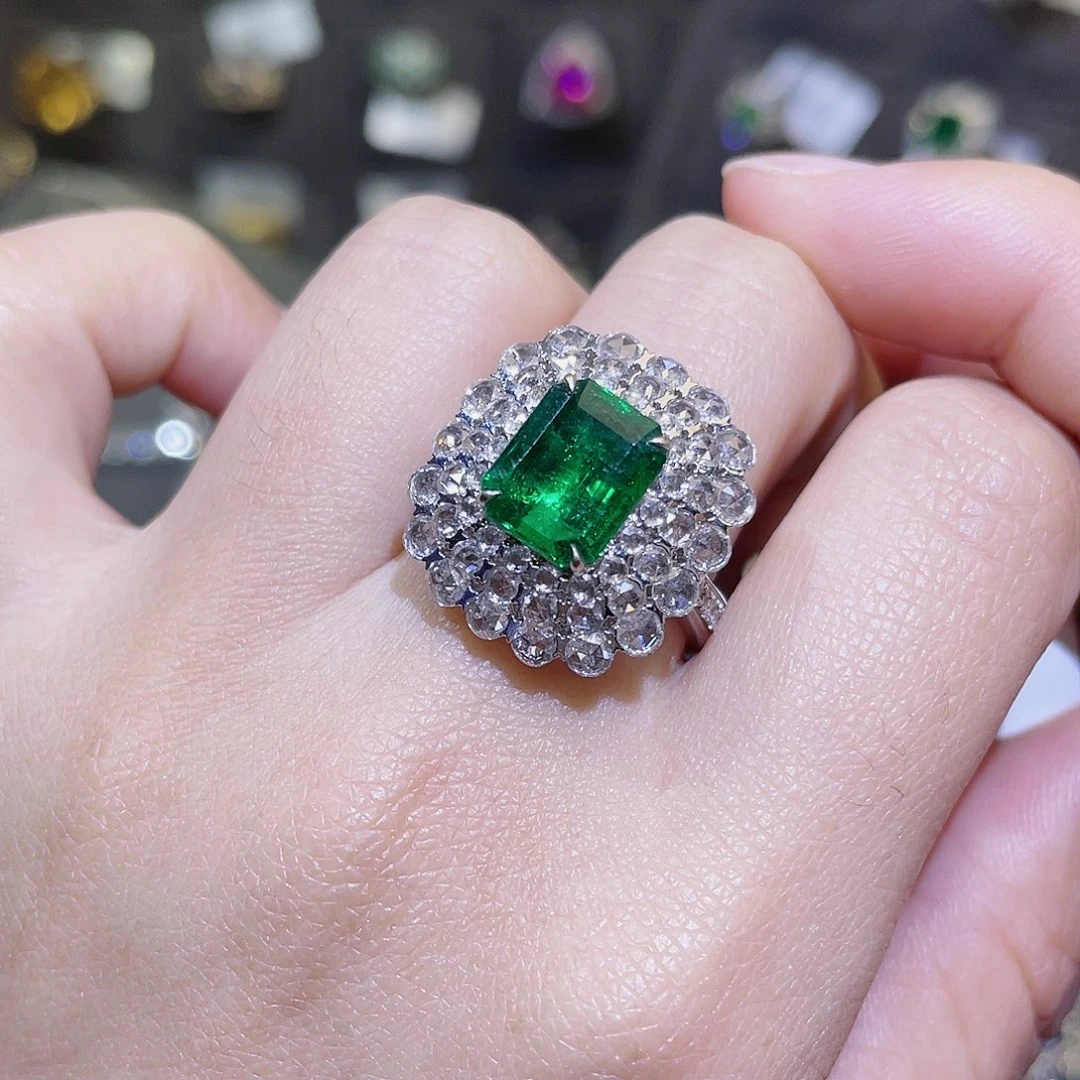 祖母绿戒指18K金镶嵌2.42ct
