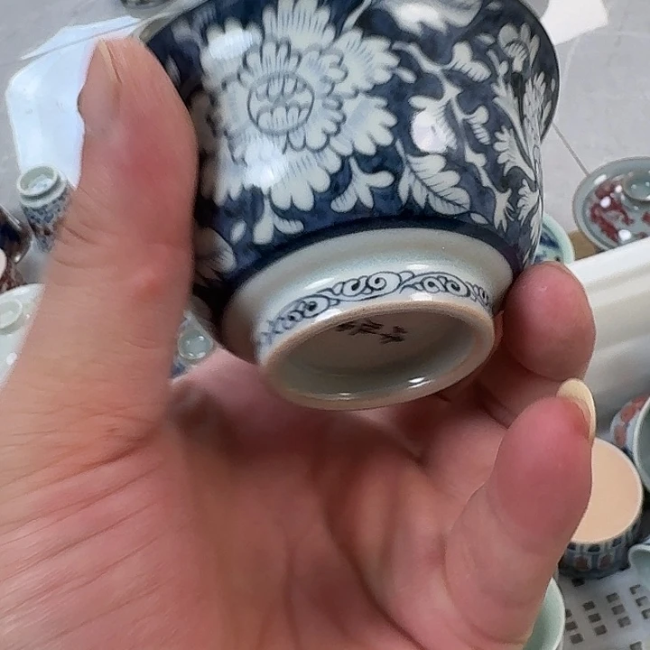 瓷片青花国色天香主人杯