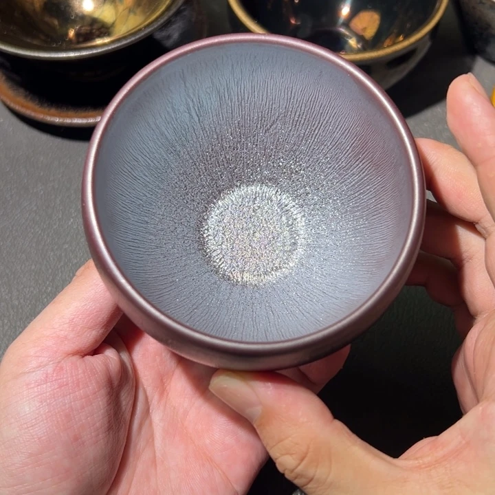 茶盏我在开会没时间出去啊