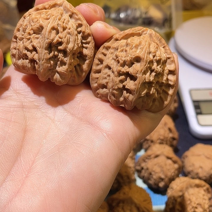 简***单桃核吊坠三角白……