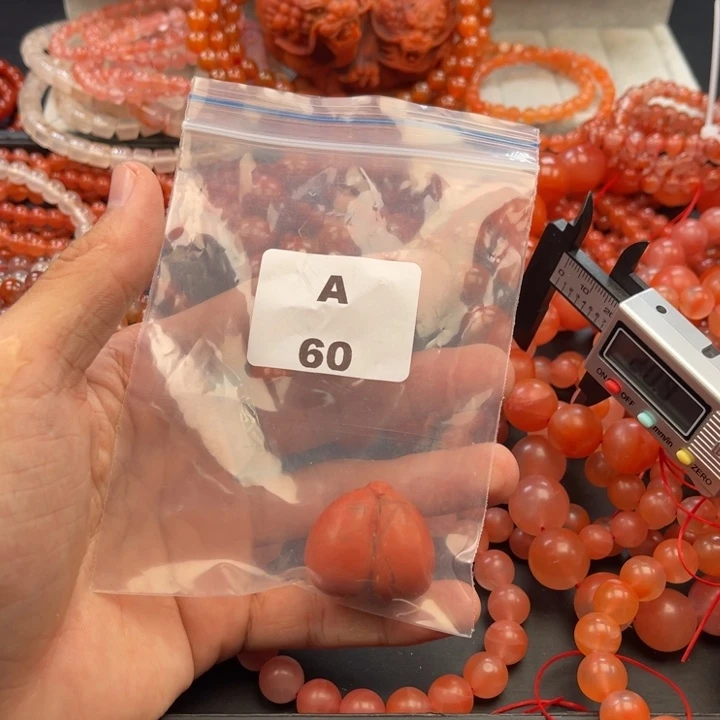 冬***歌南红玛瑙未镶嵌多样性发货默认微瑕称重19.6克