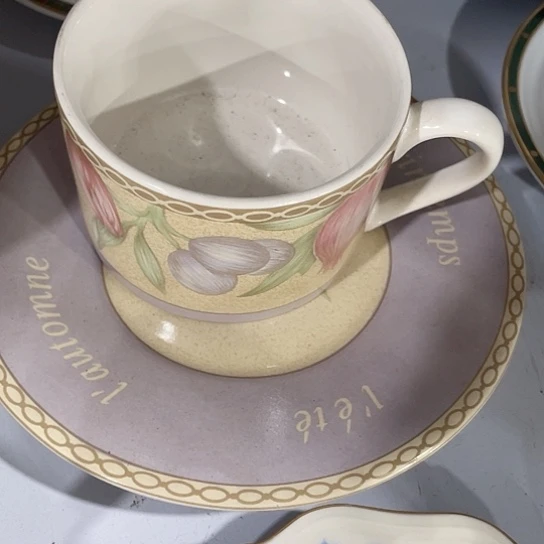 c****心瓷器和陶瓷艺术作品为重点组成