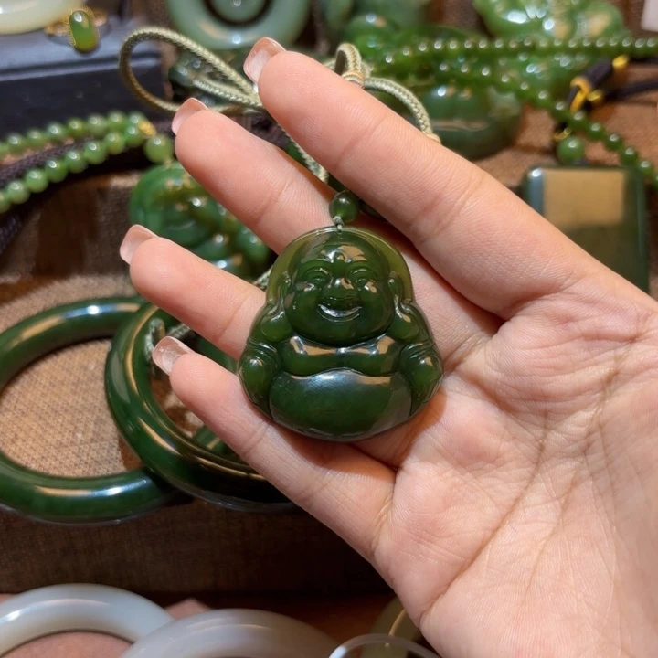 颈饰未镶嵌和田玉（碧玉）