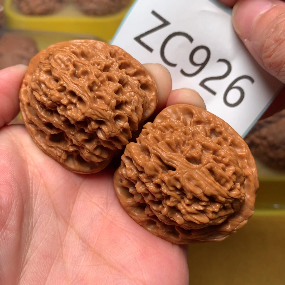 文玩核桃把件?*儿红皮炮弹南疆石40