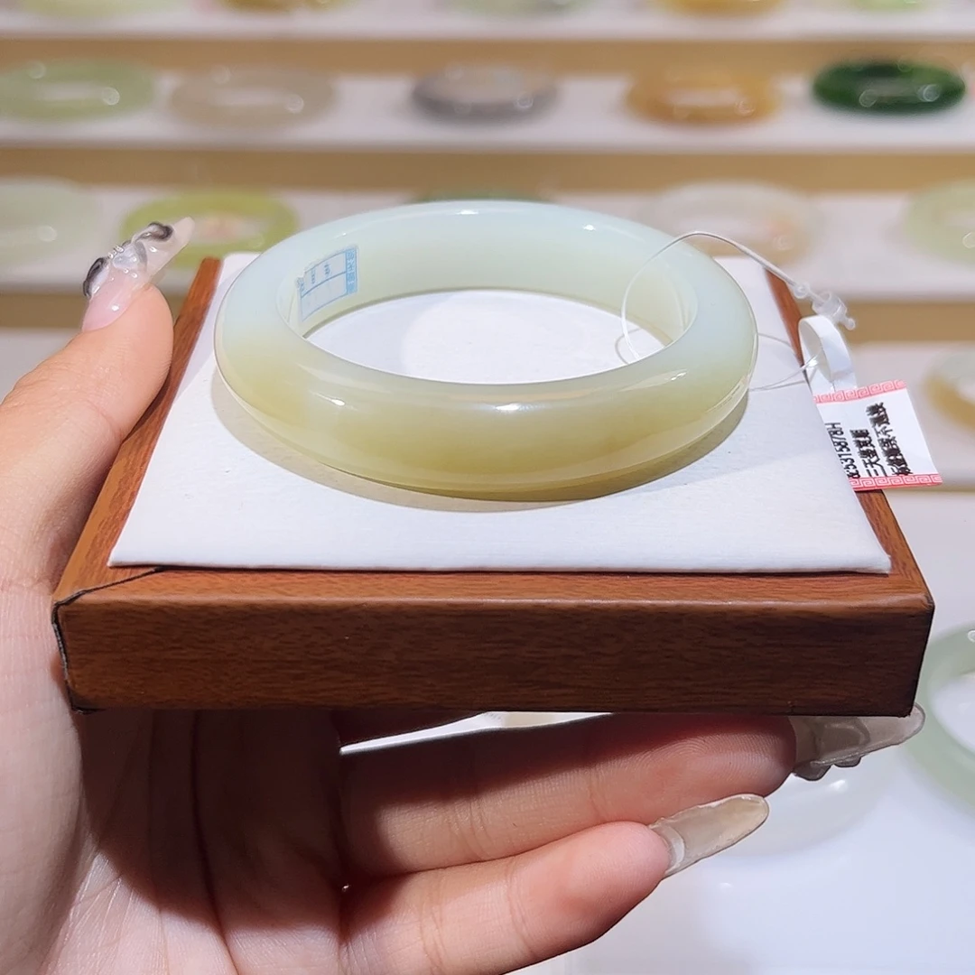 和田玉未镶嵌手镯且末糖白