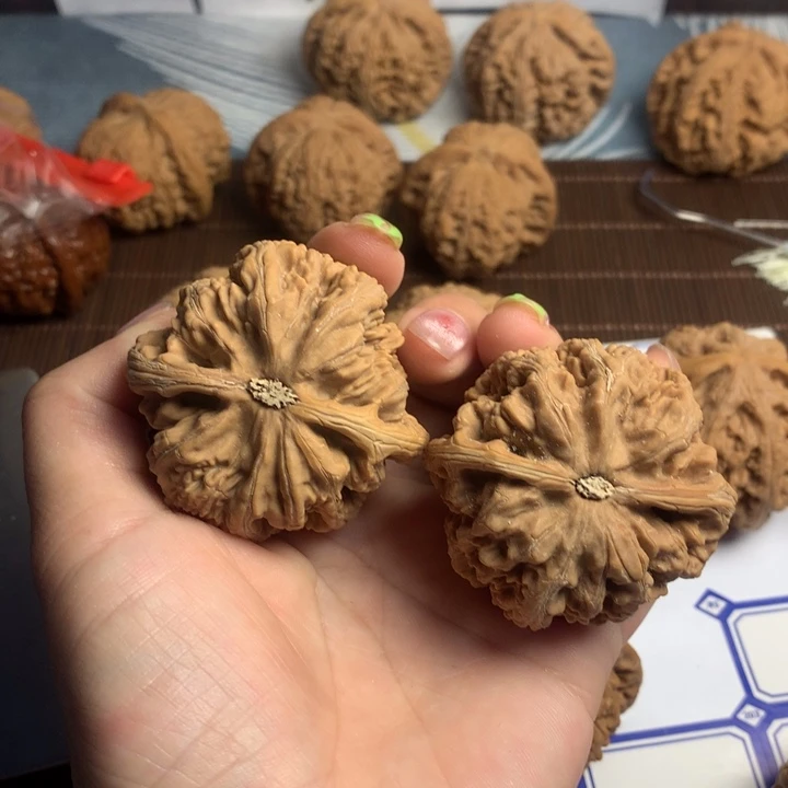 吊坠文玩核桃动***飞粗筋