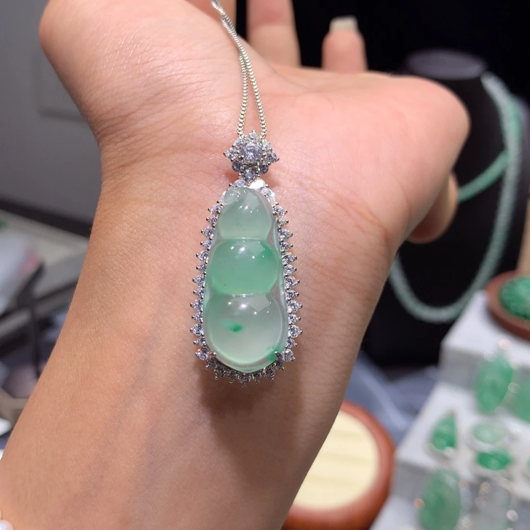 颈饰银S925镶嵌石英质玉（非洲翠）