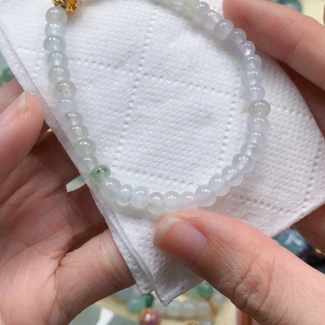 翡翠未镶嵌颈饰是