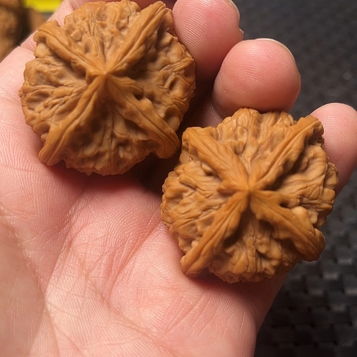 文玩核桃把件四棱核桃 文玩核桃四棱