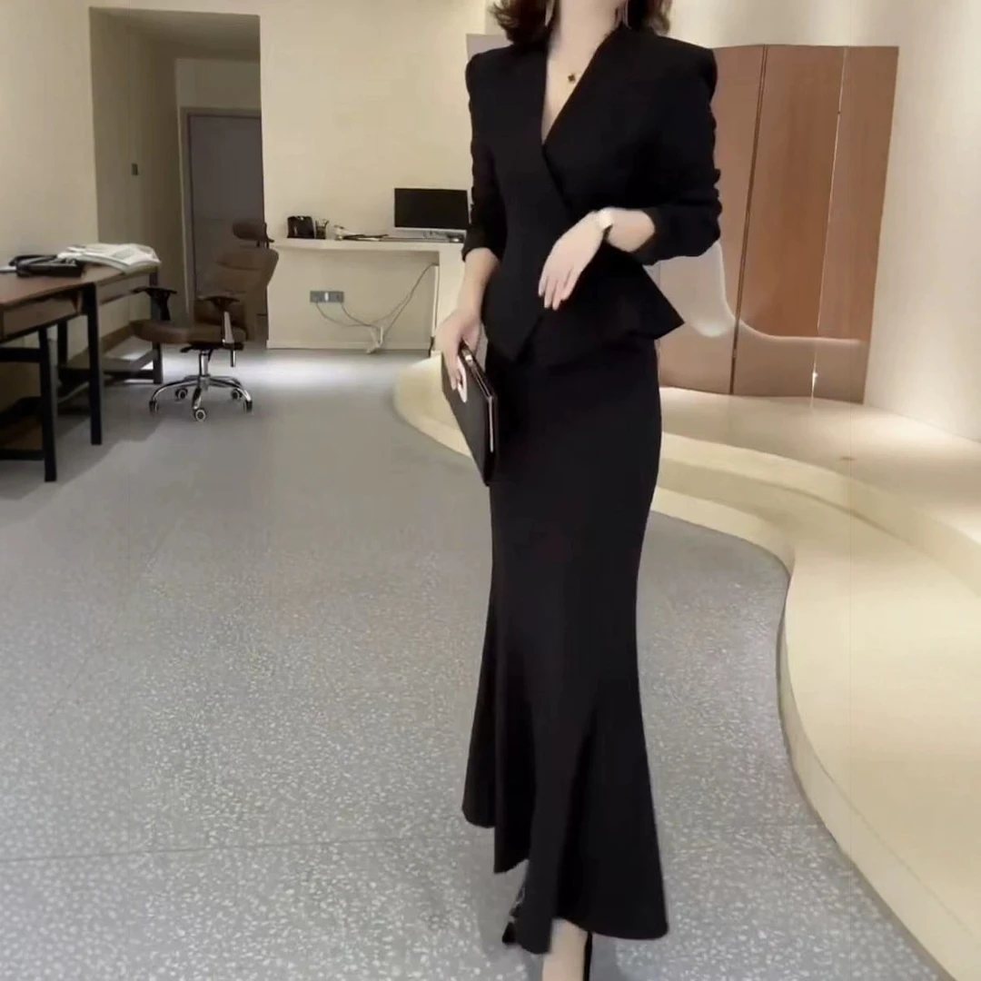 网红爆款高级洋气时髦气质轻熟风洋气纯色修身上衣搭配半身裙