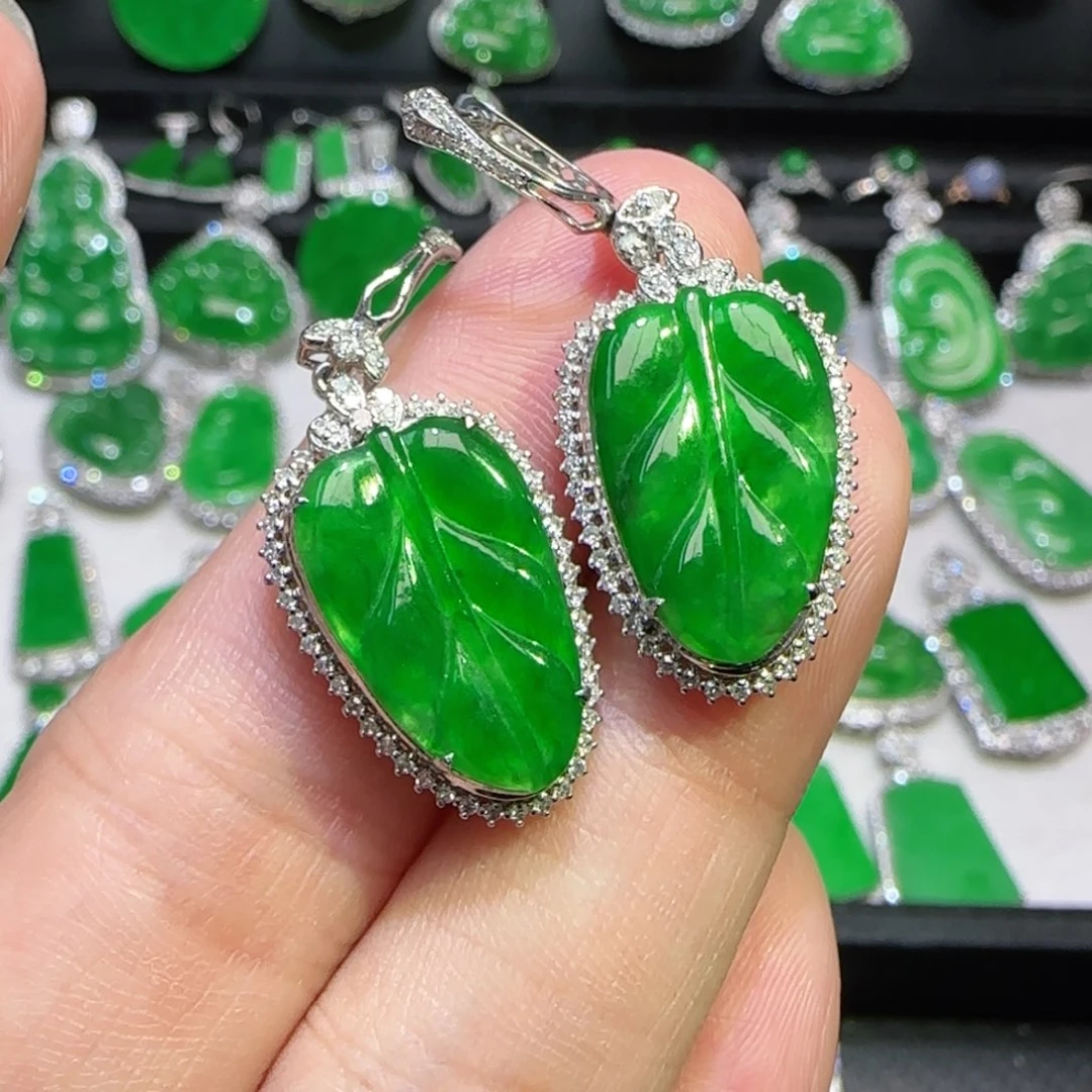 翡翠18K金镶嵌颈饰叶子