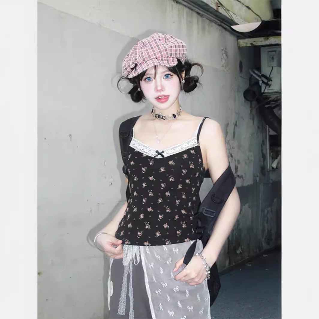 纯欲甜辣妹碎花吊带女夏季蕾丝花边拼接别致绝美无袖短款背心打底