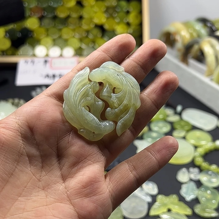 岫玉未镶嵌吊坠(不含链)双鱼佩