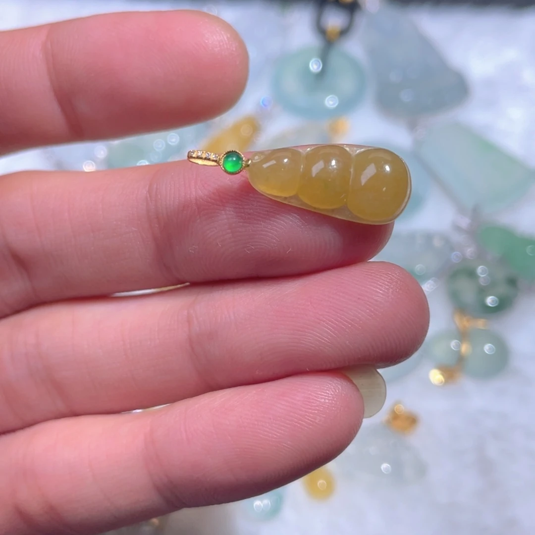 翡翠18K金镶嵌颈饰翡翠
